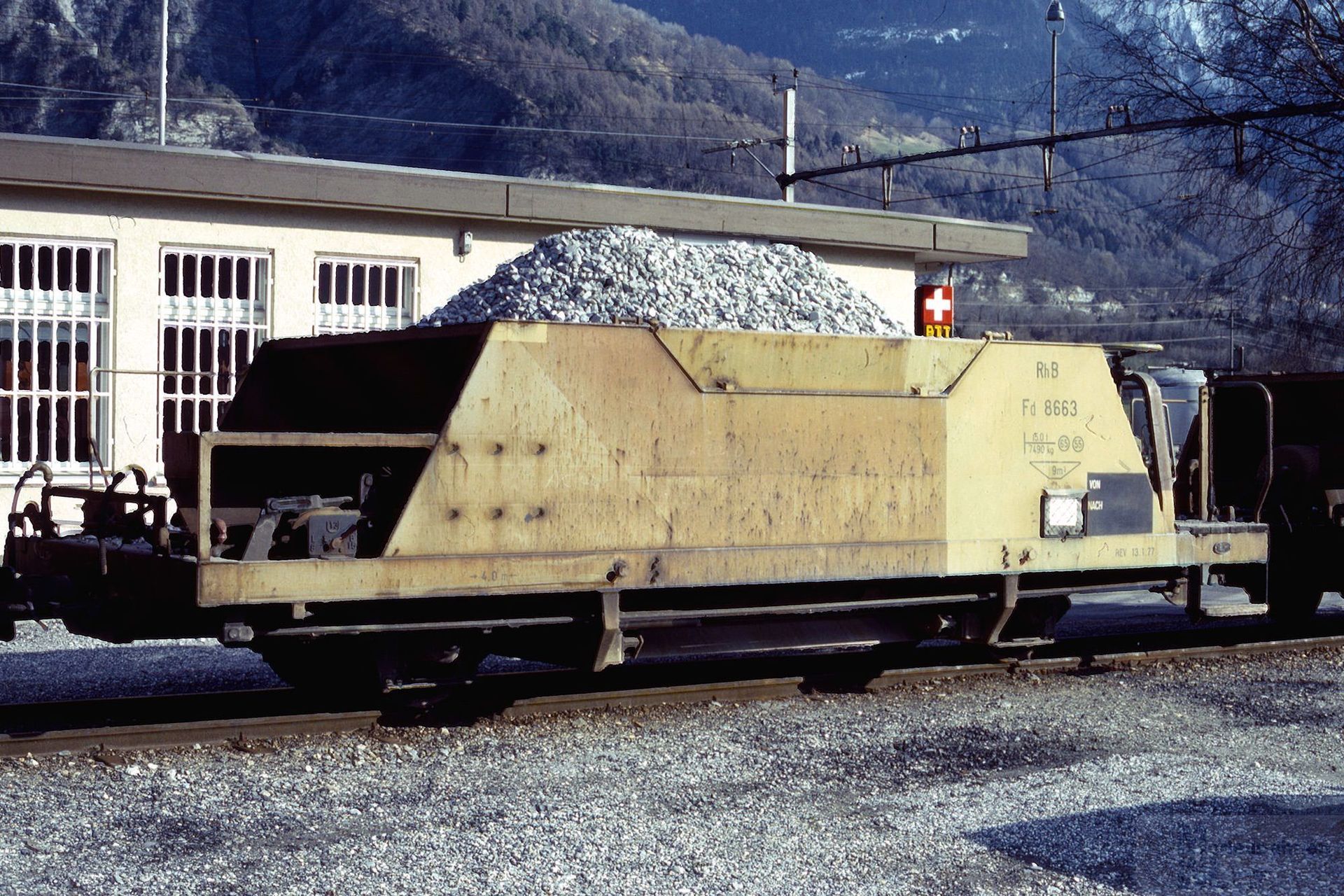 Bemo 9453113 - Schotterwagen RhB Ep.IV/V Fd 8663 0m