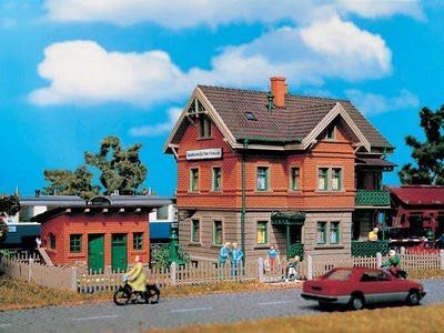 Vollmer 43529 - Bahnwärterhaus Esslingen mit Hühnerstall und Gartenzaun H0 1:87