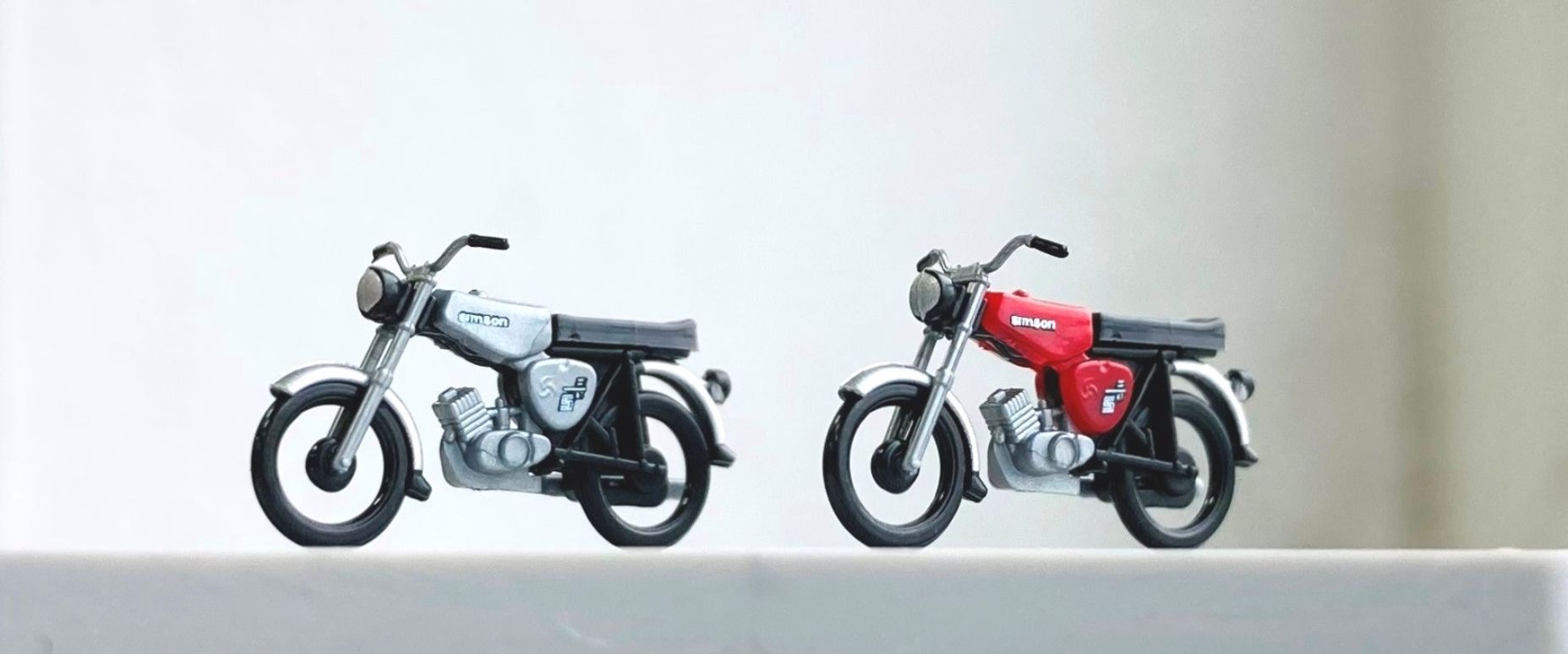 Kres 55045110 - Moped Simson S51 2 Stück silber und dunkelrot TT 1:120