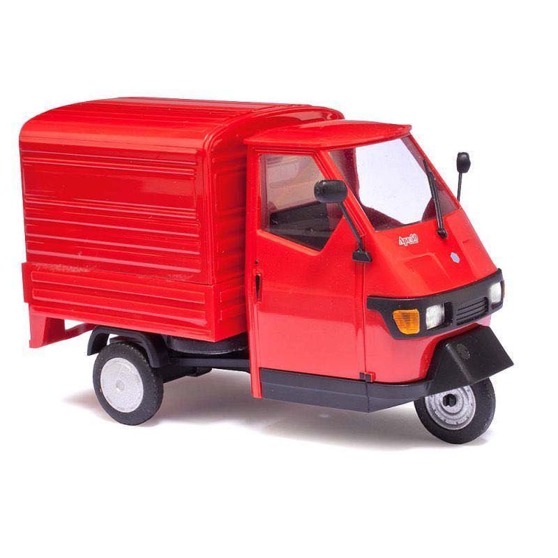 Busch 60052 - Piaggio mit Kofferaufbau rot 1:43