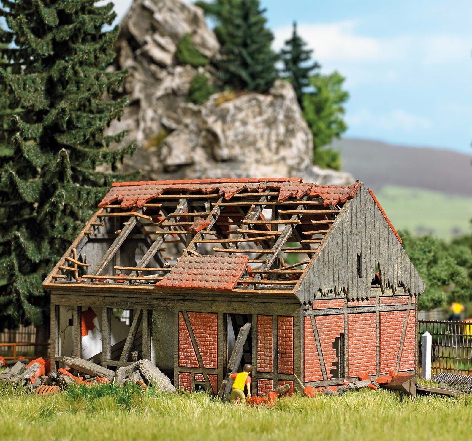 Busch 1669 - Verfallene Stallung H0 1:87