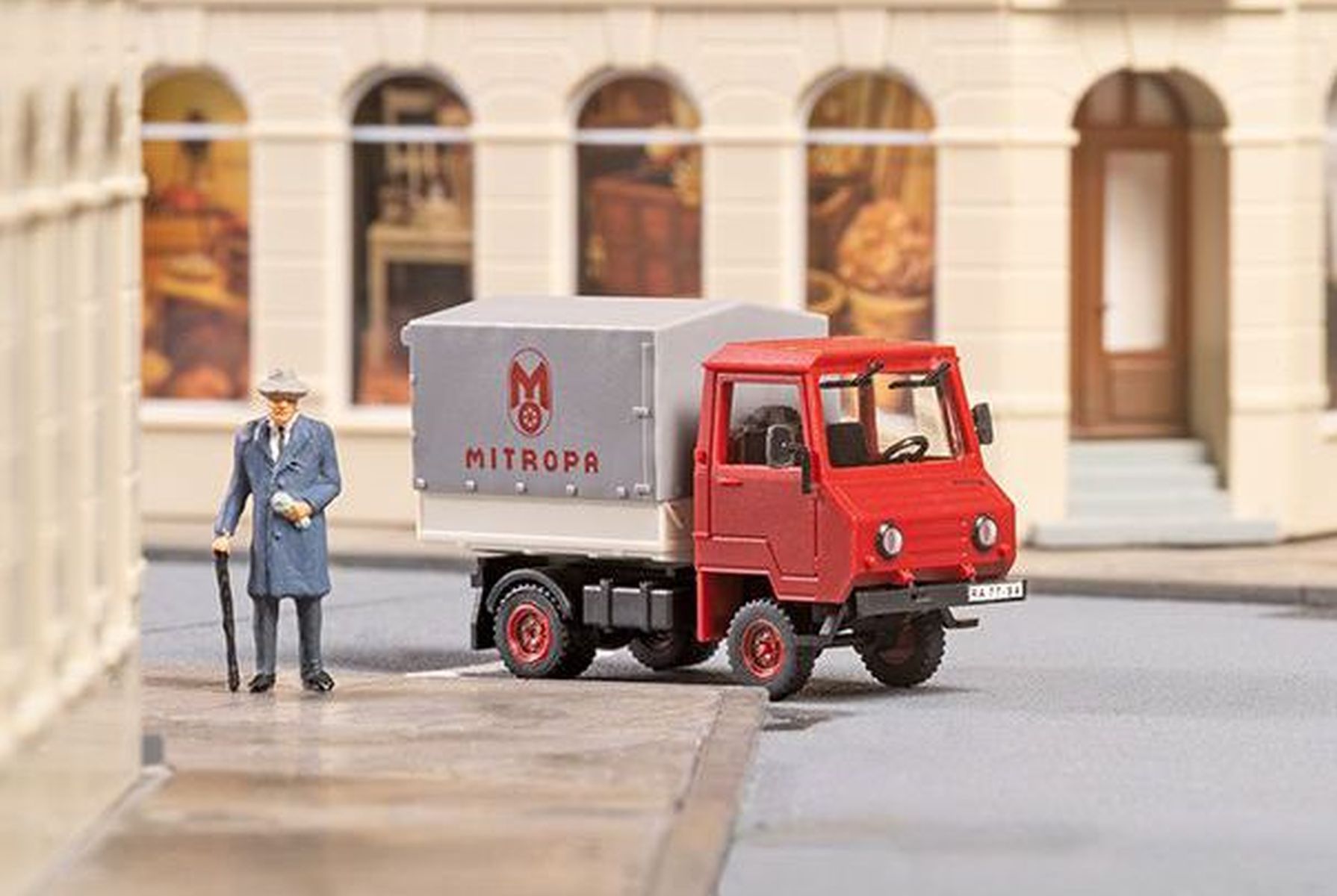 Auhagen 43690 - Multicar M24-0 mit Pritsche und Plane Mitropa Bausatz TT 1:120