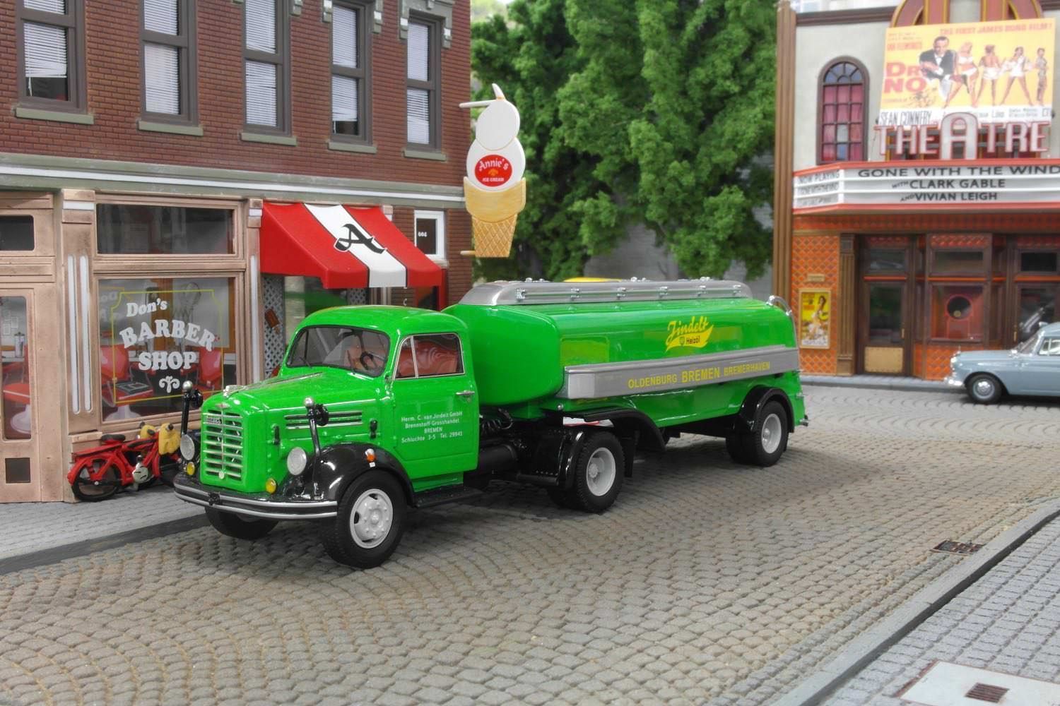 NPE NA99510 - Borgward B 4500 Tanklaster BP 1:43