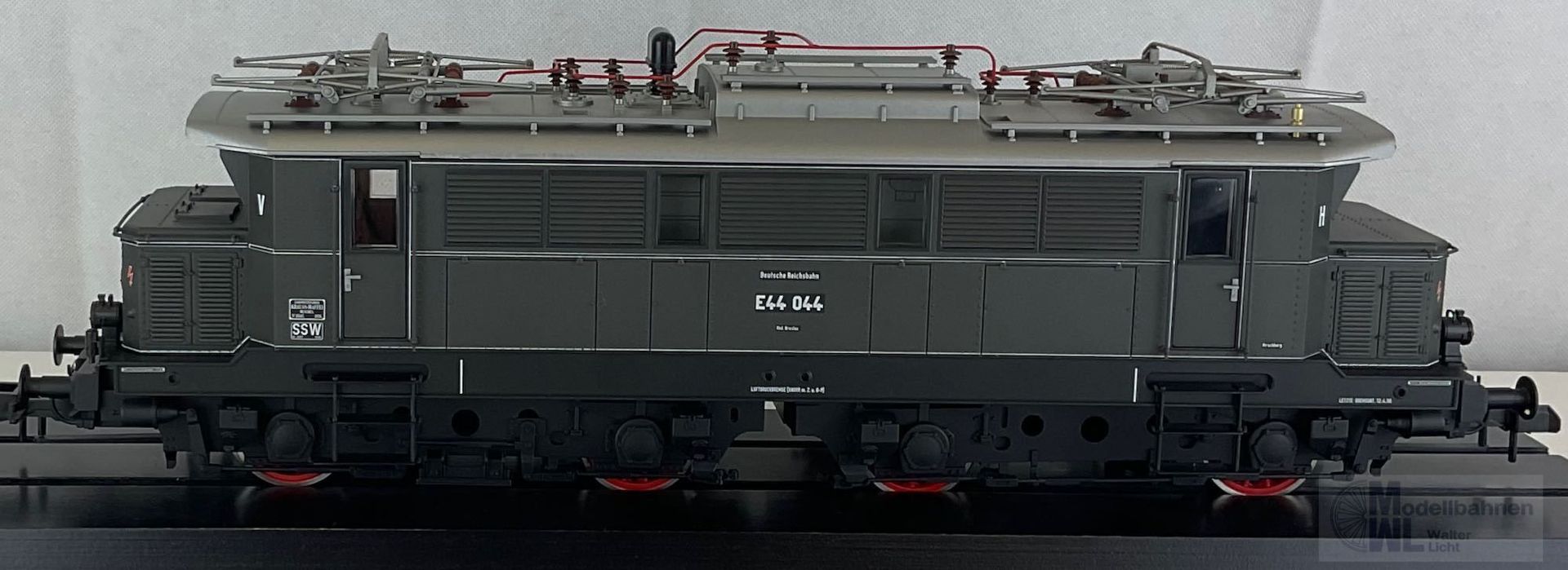 GEBRAUCHTWARE 54292 - MÄRKLIN - E-Lok BR E44 044 DRG Ep.II grau Spur 1 Sound