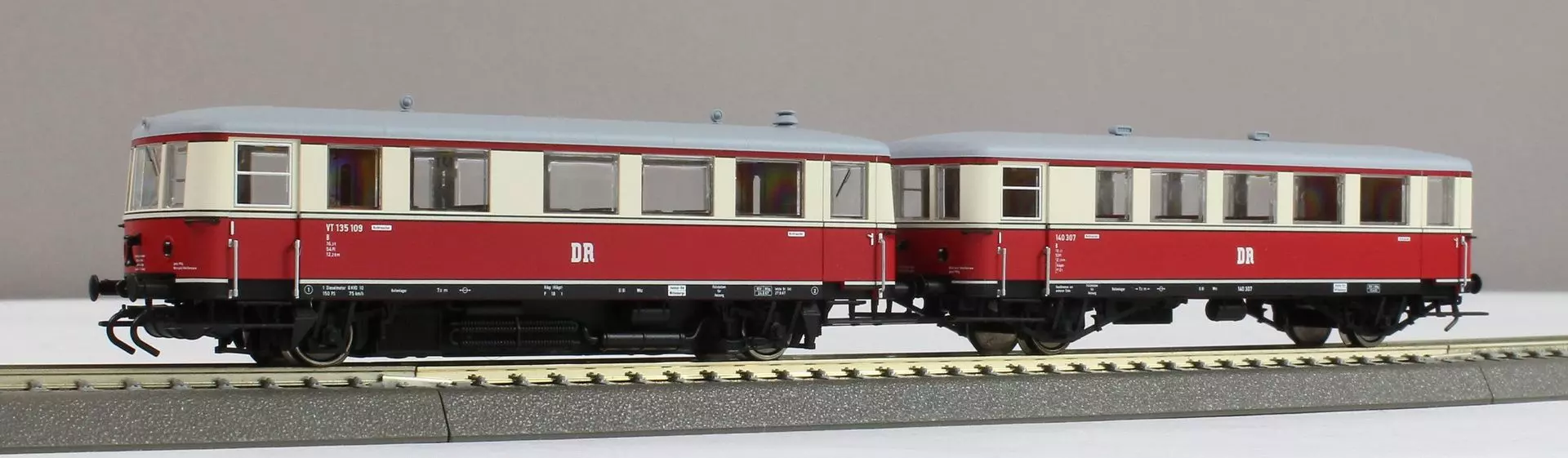 Kres 13514002 - Triebwagen VT 135 109 und Beiwagen VB 140 DR Ep.III TT 1:120