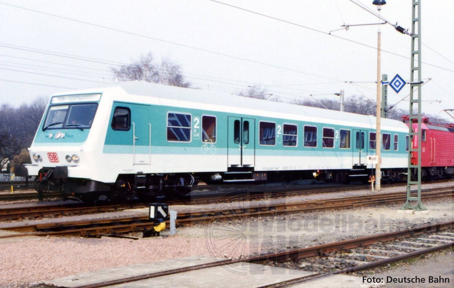 Piko 28025 - Mitteleinstiegssteuerwagen DB Ep.V mintgrün H0/WS