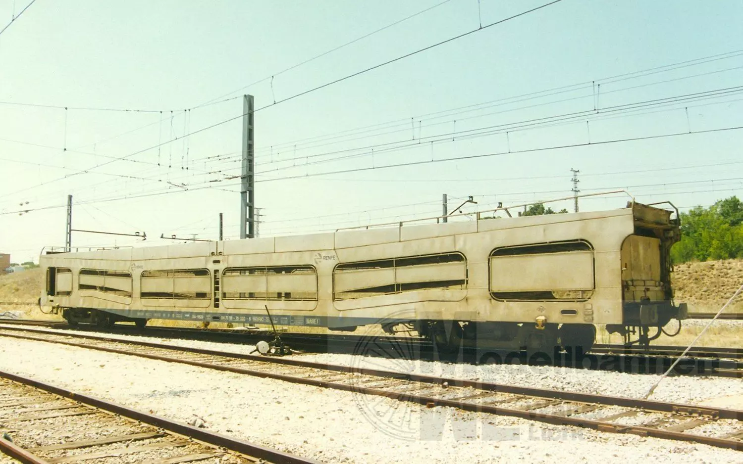 Electrotren 4043 - Autotransportwagen RENFE Ep.V DDMA mit Schutzgittern H0/GL